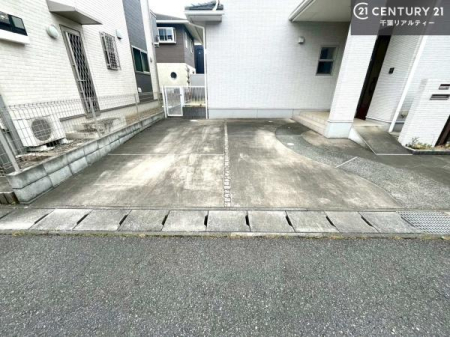 ԏ ԃXy[X2䕪܂IZJhJ[͂AoCN⎩]ԂȂǂuꏊɍ܂B