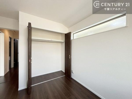 m [Xy[XĂ܂IXbLڂ鎖ł܂ˁB
ƋI΂ȂVvȃfUCׁ̈AƋI΂Cɓ̋ԍ肪łłˁB