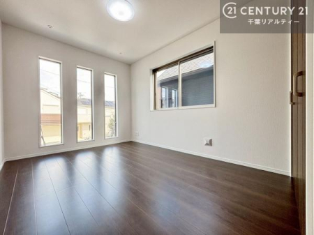 m X^CbVȏc𑽂̗pḿAR₳݁A邭JIȕ͋CoB̌ƃfUC˔AŋSn̗ǂԂłB