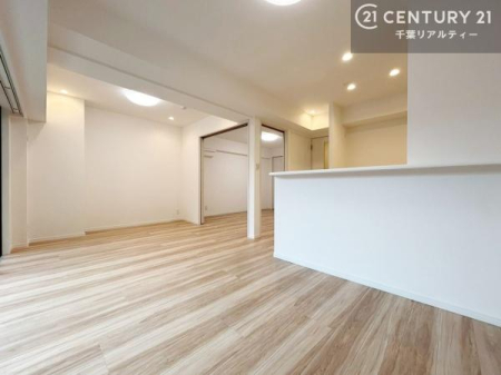 rO SnǂrO͉ƑRƏW܂܂BƑcR̎ԂłBƑƁAw[Ԃ߂łˁB邭JIȋԂłB