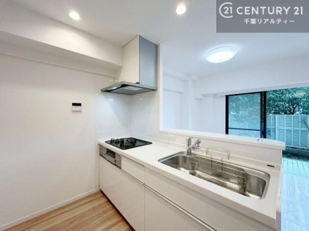 Lb` lC̑ΖʎVXeLb`̗pĂ܂IƑ̃R~jP[VRƑ݌vłB
qlɂڂ͂̂ŊłˁBLXgĉKɍƂi݂܂B