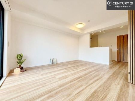 rO 傫ȑ炽Ղ̗z閾邢rOBĴ郊rOŉƑĉ났̎Ԃ߂܂B