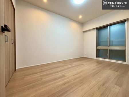 m [Xy[XĂ܂IXbLڂ鎖ł܂ˁB
ƋI΂ȂVvȃfUCׁ̈AƋI΂Cɓ̋ԍ肪łłˁB