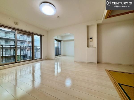 rO 傫ȑ炽Ղ̗z閾邢rOBĴ郊rOŉƑĉ났̎Ԃ߂܂B