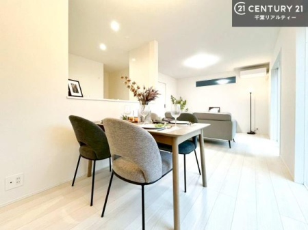 rO SnǂrO͉ƑRƏW܂܂BƑcR̎ԂłBƑƁAw[Ԃ߂łˁB