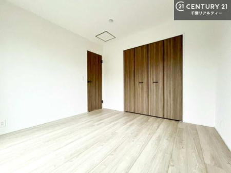 m [Xy[XĂ܂IXbLڂ鎖ł܂ˁB
ƋI΂ȂVvȃfUCׁ̈AƋI΂Cɓ̋ԍ肪łłˁB