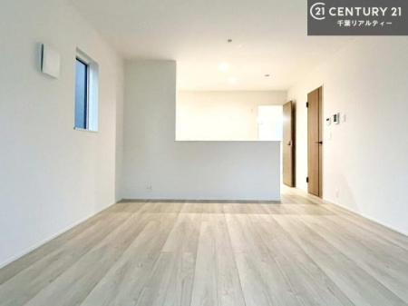 rO ؂ȉƑW܂邩炱LDKɂ͂肽B
qCɏ΂Ȃ瑖ĂpuLƂɂėǂvƎvuԂłB