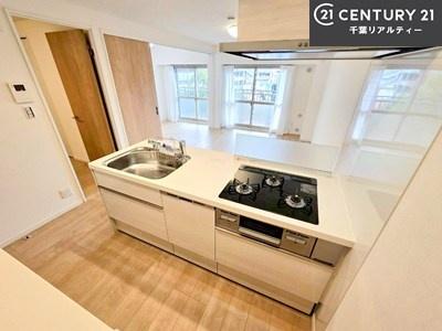 Lb` VKς݂̑ΖʃLb`́AKɂg܂BrO̗lqȂ痿łAƑƂ̉beސlC̃X^CB