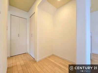 ���[ �������l�����L�b�`�������[�I
�H�i�X�g�b�N����p�i�̂ق��A�|������̎��[�ɂ����􂵂܂��B
�u�����g����E�����ЂÂ��v����������p�I�ȋ�Ԃł��B