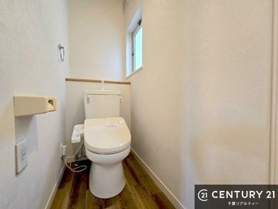 �g�C�� �y���n�̔���J�Ò��z
1�E2�K�Ƀg�C�����������܂��I���̖Z�������ԑт��҂����ɂ��݂����ł��ˁB������Ƃ����������̂���g�C���ł�����ꂪ���₷���ł��I