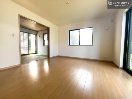 rO SnǂrO͉ƑRƏW܂܂BƑcR̎ԂłBƑƁAw[Ԃ߂łˁB邭JIȋԂłB