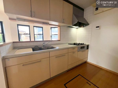 Lb` lC̑ΖʎVXeLb`̗pĂ܂IƑ̃R~jP[VRƑ݌vłB
qlɂڂ͂̂ŊłˁB[͂܂I