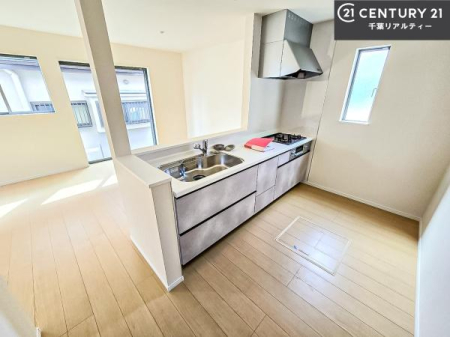 Lb` lC̑ΖʎVXeLb`̗pĂ܂IƑ̃R~jP[VRƑ݌vłB
qlɂڂ͂̂ŊłˁB[͂܂I