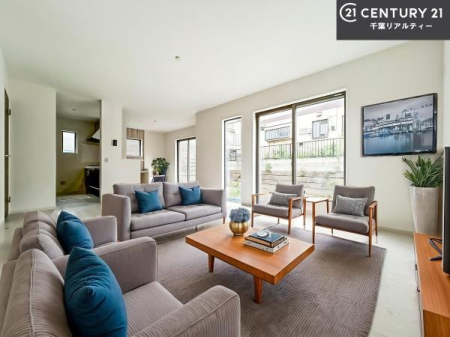 rO ƋCGp[XłBSnǂrO͉ƑRƏW܂܂BƑcR̎ԂłBƑƁAw[Ԃ߂łˁB邭JIȋԂłB