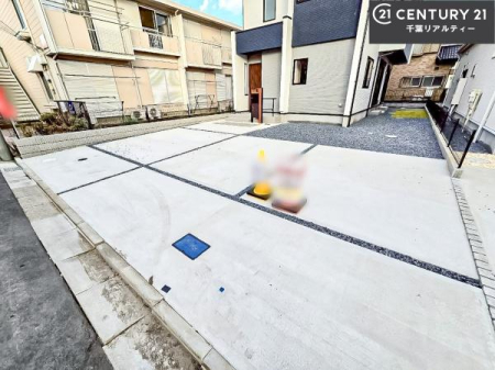 ԏ ԃXy[X3䕪܂IZJhJ[͂AoCN⎩]ԂȂǂuꏊɍ܂B