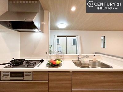 Lb` lC̑ΖʎVXeLb`̗pĂ܂IƑ̃R~jP[VRƑ݌vłB
qlɂڂ͂̂ŊłˁBLXgĉKɍƂi݂܂I