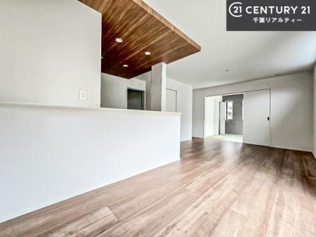 rO SnǂrO͉ƑRƏW܂܂BƑcR̎ԂłBƑƁAw[Ԃ߂łˁB邭JIȋԂłB