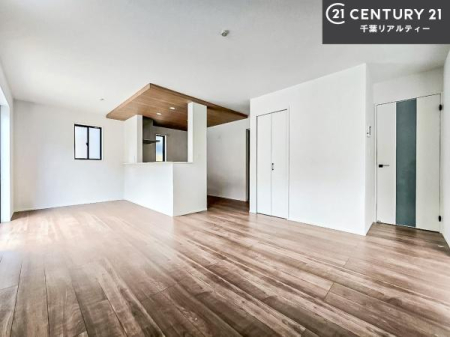 rO LX_CjOXy[XI肨HB΂yԂ߂܂BX̔܂I