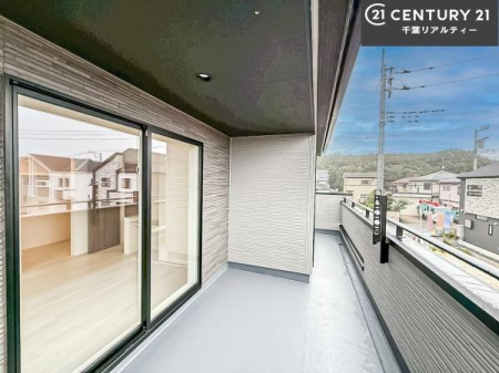 oRj[ zǍDȃoRj[łIꂽɂ͐nJIȎԂy߂܂B
