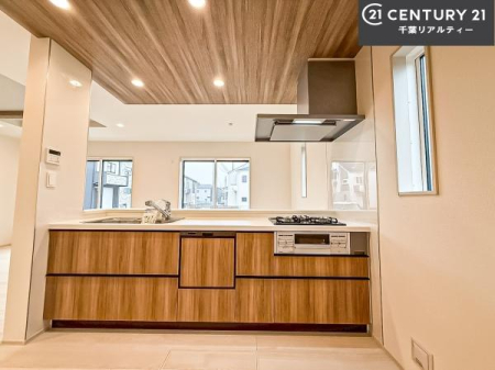 Lb` lC̑ΖʎVXeLb`̗pĂ܂IƑ̃R~jP[VRƑ݌vłB
qlɂڂ͂̂ŊłˁBLXgĉKɍƂi݂܂I