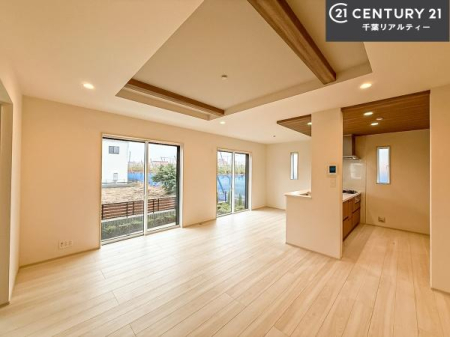 rO 傫ȑ炽Ղ̗z閾邢rOBĴ郊rOŉƑĉ났̎Ԃ߂܂B