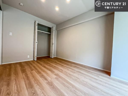 q [Xy[XĂ܂IXbLڂ鎖ł܂ˁB
ƋI΂ȂVvȃfUCׁ̈AƋI΂Cɓ̋ԍ肪łłˁB