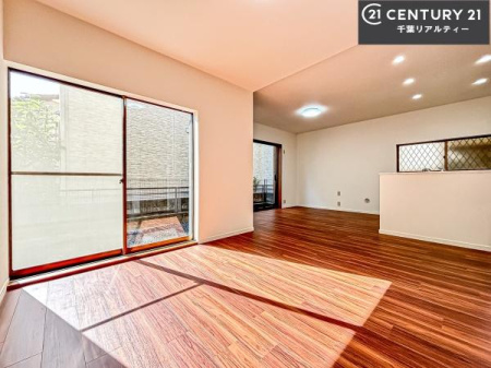 rO 傫ȑ炽Ղ̗z閾邢rOBĴ郊rOŉƑĉ났̎Ԃ߂܂B