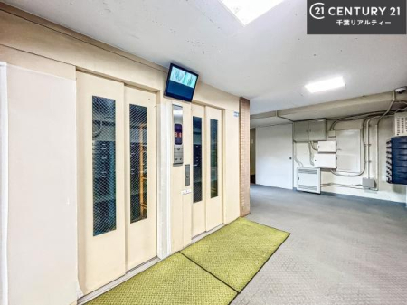 ̑p Gx[^[̃}VŁAdוxr[J[̈ړKB̐X[YɂȂ܂B