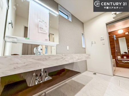 ʑEʏ gȂ𐮂ʏ́A厖łI̐̂镵͋CoIC悭g܂BLXXy[XłˁI