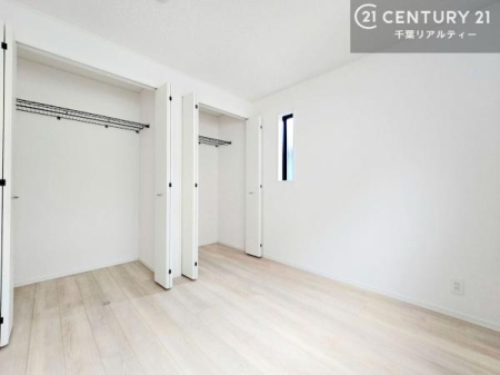 m [Xy[XĂ܂IXbLڂ鎖ł܂ˁB
ƋI΂ȂVvȃfUCׁ̈AƋI΂Cɓ̋ԍ肪łłˁB