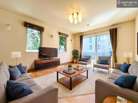 rO ƋCGp[XłBSnǂrO͉ƑRƏW܂܂BƑcR̎ԂłBƑƁAw[Ԃ߂łˁB邭JIȋԂłB