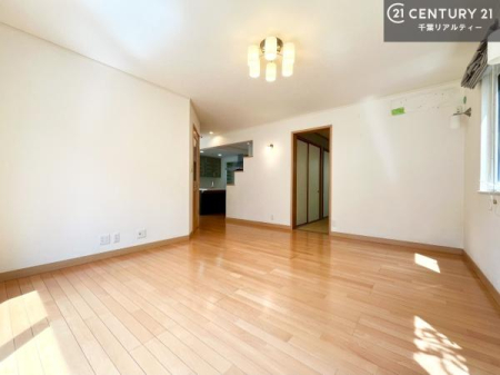 rO ؂ȉƑW܂邩炱LDKɂ͂肽B
qCɏ΂Ȃ瑖ĂpuLƂɂėǂvƎvuԂłB