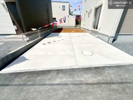 ԏ ԃXy[X2䕪܂IZJhJ[͂AoCN⎩]ԂȂǂuꏊɍ܂B