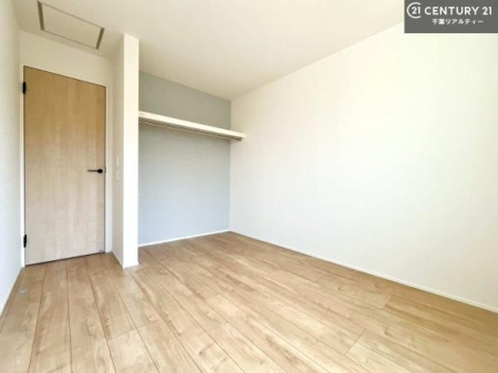 m [Xy[XĂ܂IXbLڂ鎖ł܂ˁB
ƋI΂ȂVvȃfUCׁ̈AƋI΂Cɓ̋ԍ肪łłˁB