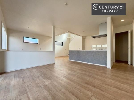 rO ؂ȉƑW܂邩炱LDKɂ͂肽B
qCɏ΂Ȃ瑖ĂpuLƂɂėǂvƎvuԂłB