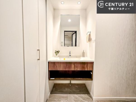 ʑEʏ gȂ𐮂ʏ́A厖łI̐̂镵͋CoIC悭g܂B