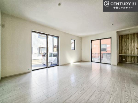 rO ؂ȉƑW܂邩炱LDKɂ͂肽B
qCɏ΂Ȃ瑖ĂpuLƂɂėǂvƎvuԂłB