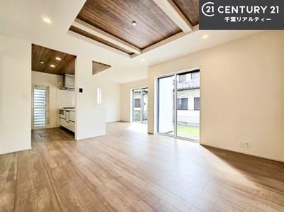 rO 傫ȑ炽Ղ̗z閾邢rOBĴ郊rOŉƑĉ났̎Ԃ߂܂B