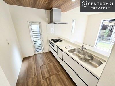 Lb` lC̑ΖʎVXeLb`̗pĂ܂IƑ̃R~jP[VRƑ݌vłB
qlɂڂ͂̂ŊłˁBLXgĉKɍƂi݂܂I