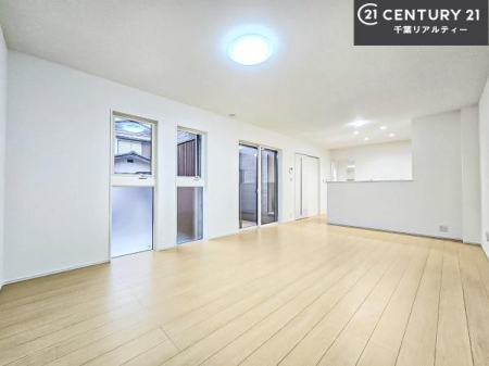 rO ؂ȉƑW܂邩炱LDKɂ͂肽B
qCɏ΂Ȃ瑖ĂpuLƂɂėǂvƎvuԂłB