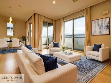 rO ƋCGp[XłBSnǂrO͉ƑRƏW܂܂BƑcR̎ԂłBƑƁAw[Ԃ߂łˁB邭JIȋԂłB