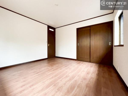 m [Xy[XĂ܂IXbLڂ鎖ł܂ˁB
ƋI΂ȂVvȃfUCׁ̈AƋI΂Cɓ̋ԍ肪łłˁB