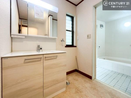 ʑEʏ gȂ𐮂ʏ́A厖łI̐̂镵͋CoIC悭g܂B