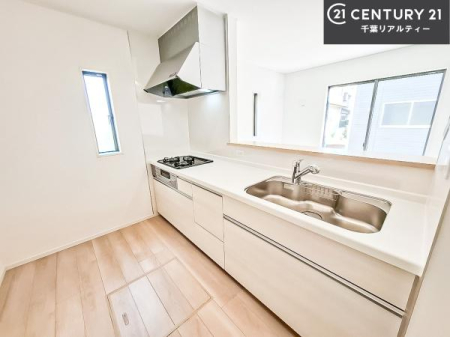 Lb` lC̑ΖʎVXeLb`̗pĂ܂IƑ̃R~jP[VRƑ݌vłB
qlɂڂ͂̂ŊłˁB[͂܂I