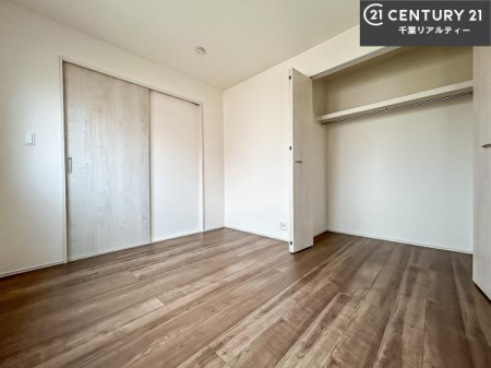 rOȊŐ [Xy[XĂ܂IXbLڂ鎖ł܂ˁB
ƋI΂ȂVvȃfUCׁ̈AƋI΂Cɓ̋ԍ肪łłˁB