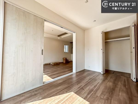 m [Xy[XĂ܂IXbLڂ鎖ł܂ˁB
ƋI΂ȂVvȃfUCׁ̈AƋI΂Cɓ̋ԍ肪łłˁB