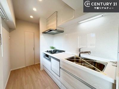 �L�b�`�� ���[�͂̍����V�X�e���L�b�`���ŁA��������H�����������Еt���A�L�X�Ƃ�����Ԃŉ��K�ɗ������y���߂܂��B