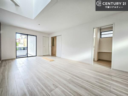 rO SnǂrO͉ƑRƏW܂܂BƑcR̎ԂłBƑƁAw[Ԃ߂łˁB邭JIȋԂłB