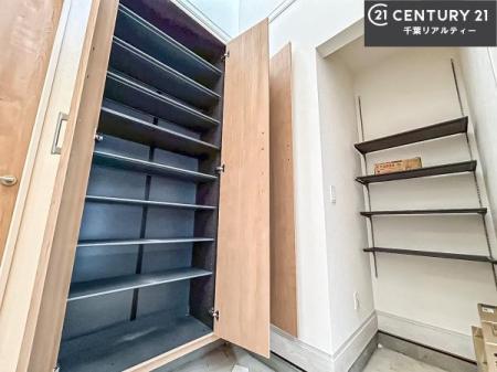  V[Y{bNXtȂ̂ŁAւЕt|₷łI
XbLւŌ˂JuԁÂSnԂo}Ă܂B
