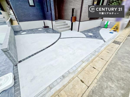 ԏ ԃXy[X2䕪܂IZJhJ[͂AoCN⎩]ԂȂǂuꏊɍ܂B